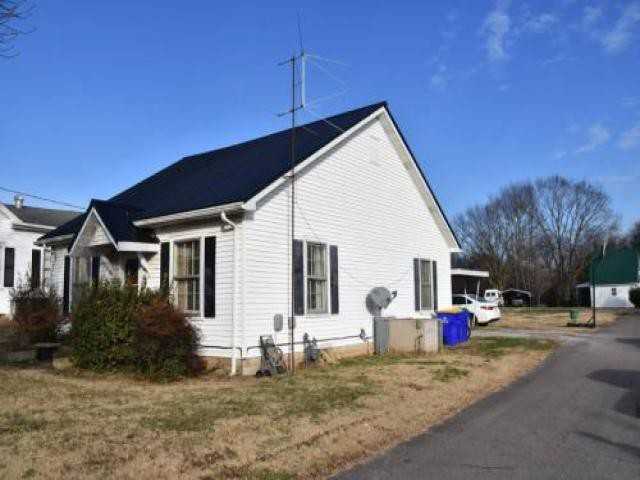 302 N Main St - Photo 3 of 5