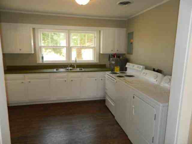 406 Harold King Dr - Photo 2 of 3