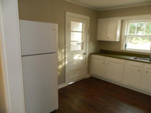 406 Harold King Dr - Photo 3 of 3