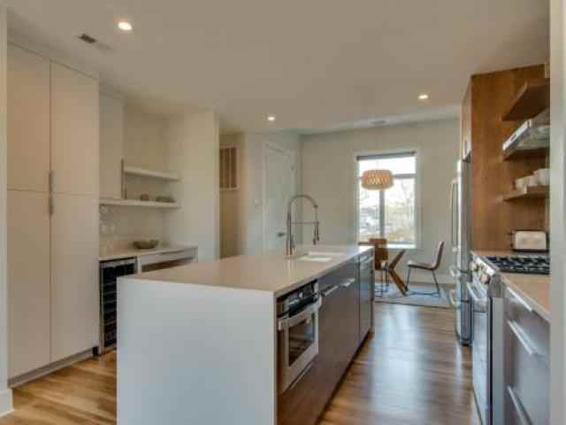 1016 Russell St - Photo 2 of 6