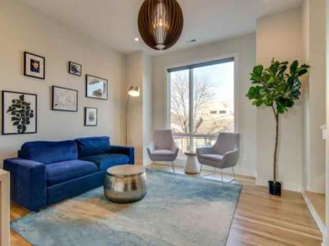 1016 Russell St - Photo 3 of 6