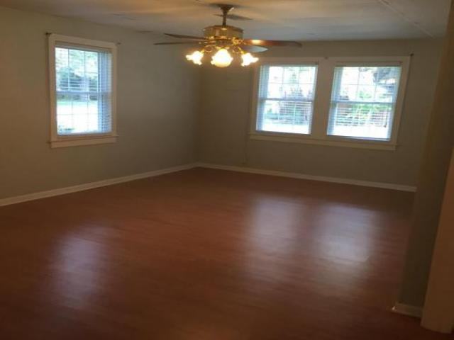 220 Sunset Ave - Photo 3 of 6