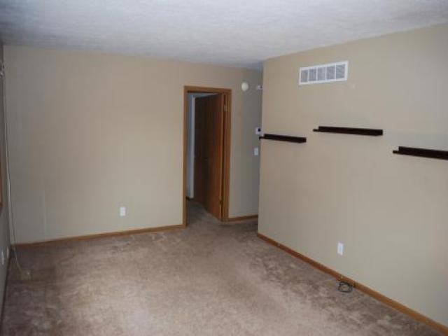 2837 Bellevue Ave - Photo 2 of 6