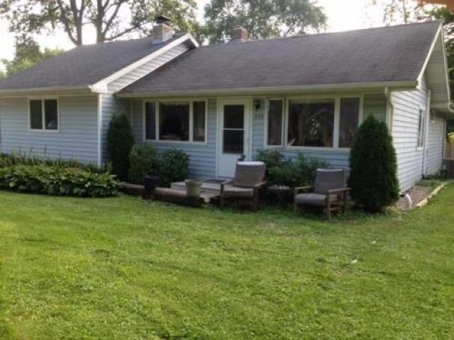 737 S Prairie Rd - Photo 2 of 6