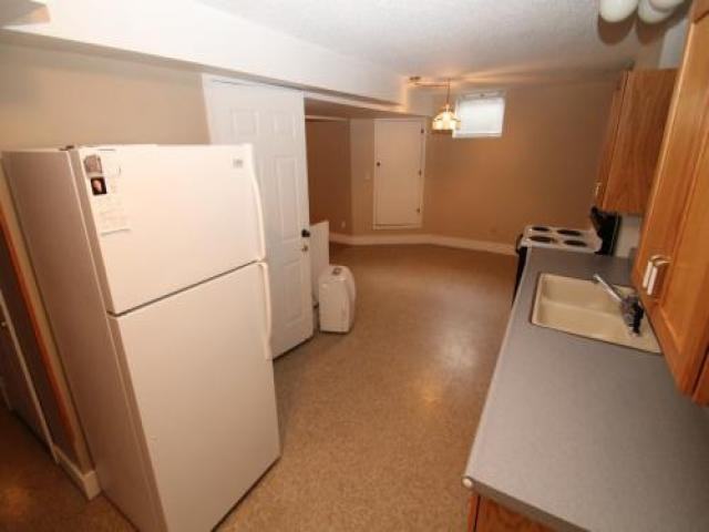 1106 W 8th St - Photo 2 of 6