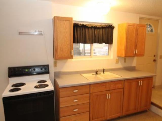 1106 W 8th St - Photo 3 of 6