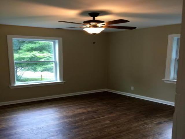 1011 Dew St - Photo 3 of 6