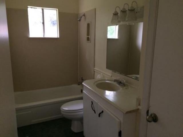 634 N Louis - Photo 3 of 6