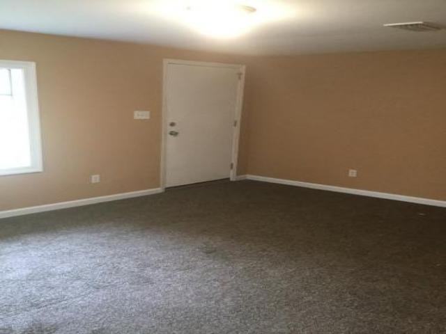 8505 E Davenport St - Photo 3 of 5