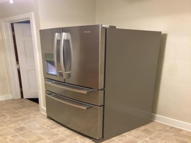 816 E Elm St - Photo 3 of 6