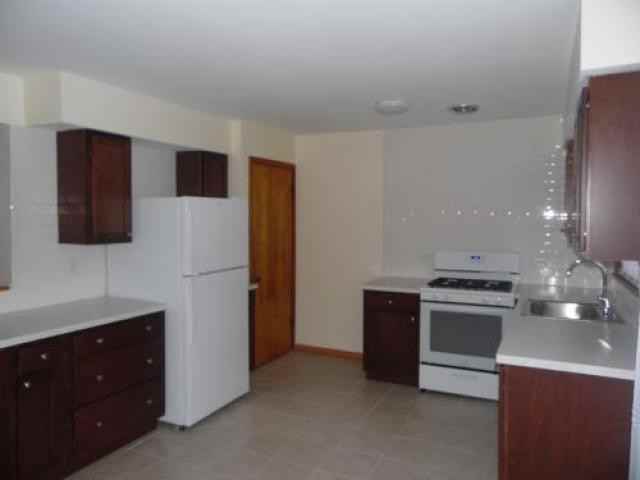 22624 Ridgeway Ave - Photo 3 of 6