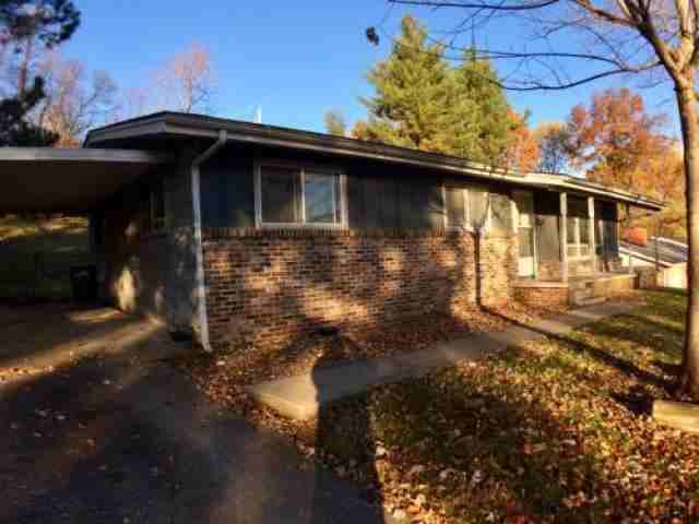 956 Windsor St - Photo 2 of 6