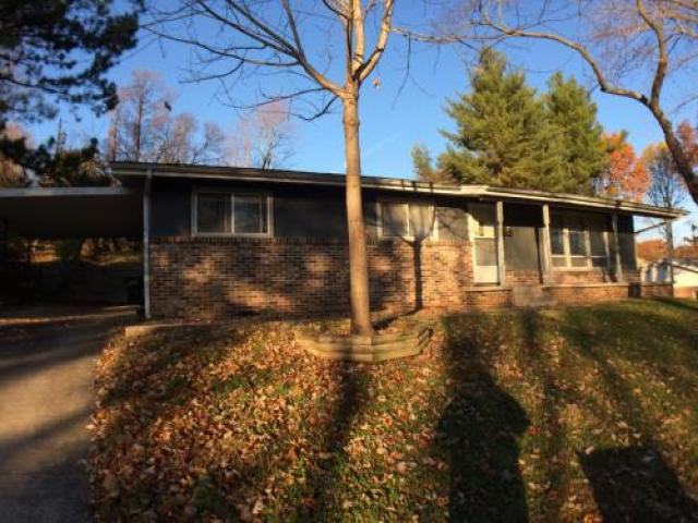 956 Windsor St - Photo 3 of 6