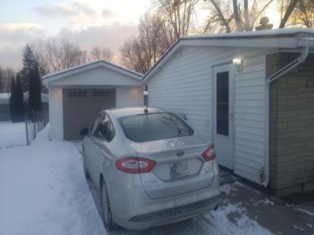 1422 Sunnybrook Ave - Photo 2 of 6