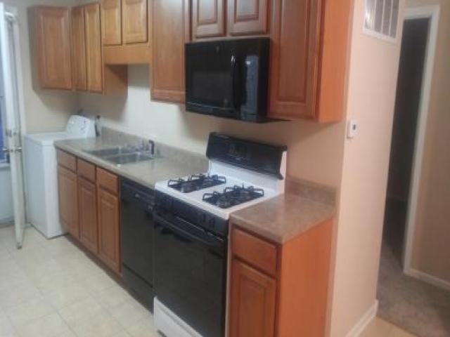 1422 Sunnybrook Ave - Photo 3 of 6