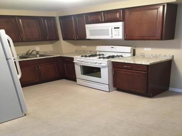 10821 S Lloyd Dr - Photo 2 of 6