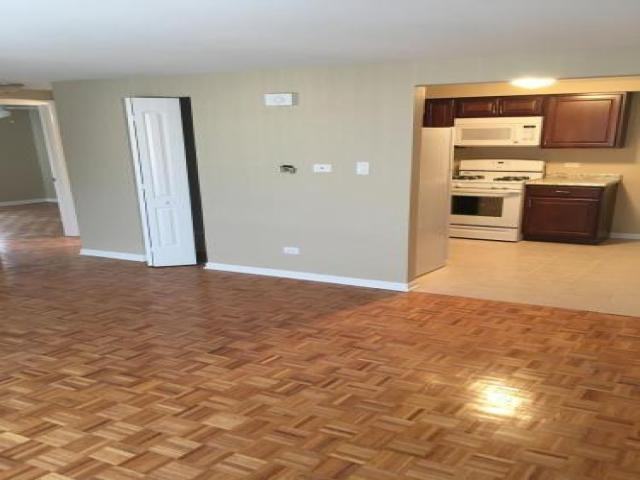 10821 S Lloyd Dr - Photo 3 of 6