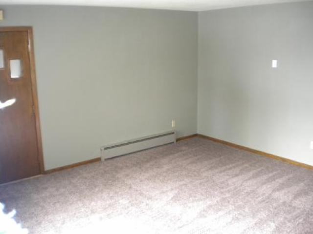 110 Maple St - Photo 3 of 6