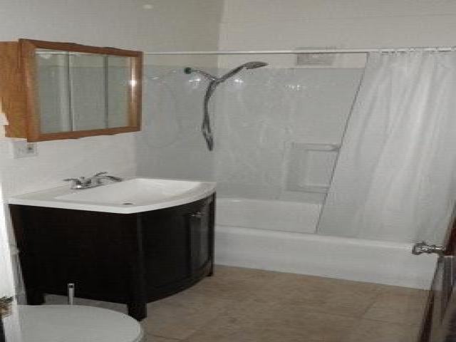 109 N Hickory St - Photo 3 of 6