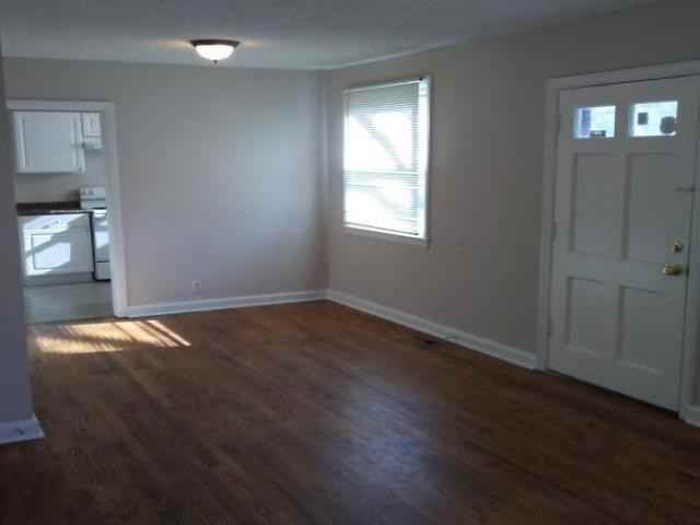 1210 Thompson Pl - Photo 3 of 6