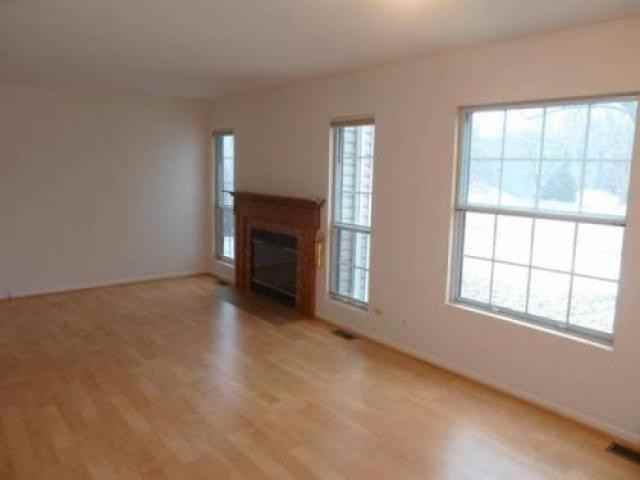 1028 Oak Ridge Dr - Photo 3 of 6