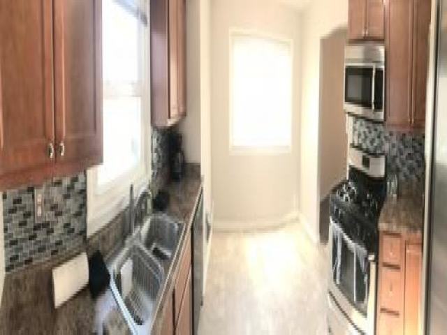 1141 Franklin Ave - Photo 3 of 6