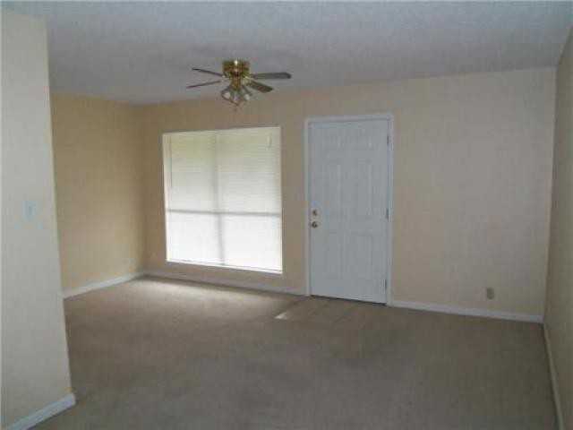 702 N Main St - Photo 2 of 6