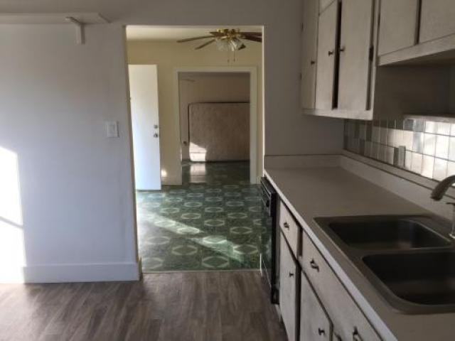 1306 N 46th Ave - Photo 3 of 6