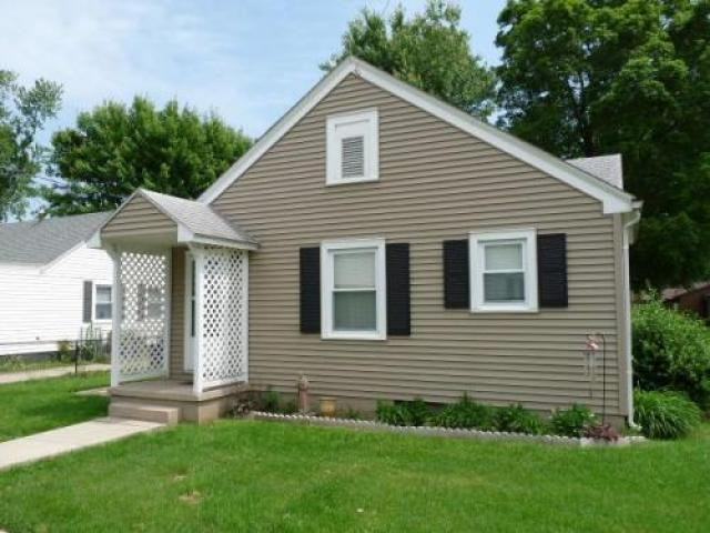 921 Booth Ave - Photo 2 of 6