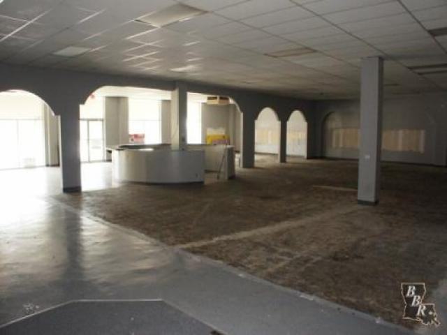 235 N Hollywood Rd - Photo 2 of 6