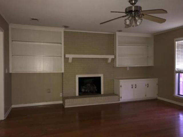 205 Sunset Dr - Photo 2 of 5