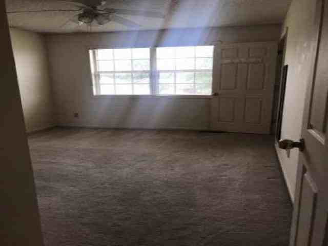 331 Cambridge Dr - Photo 2 of 6