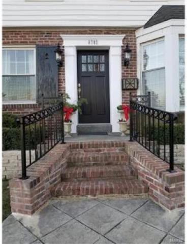 8782 Lawn Ave - Photo 2 of 6