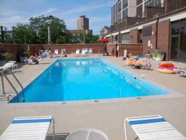 1646 N Wells St - Photo 2 of 6