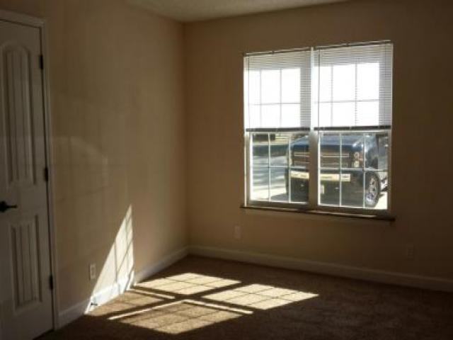 124 Kenneth Dr - Photo 3 of 6