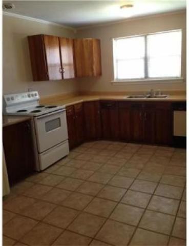 232 Magnolia Dr - Photo 2 of 6