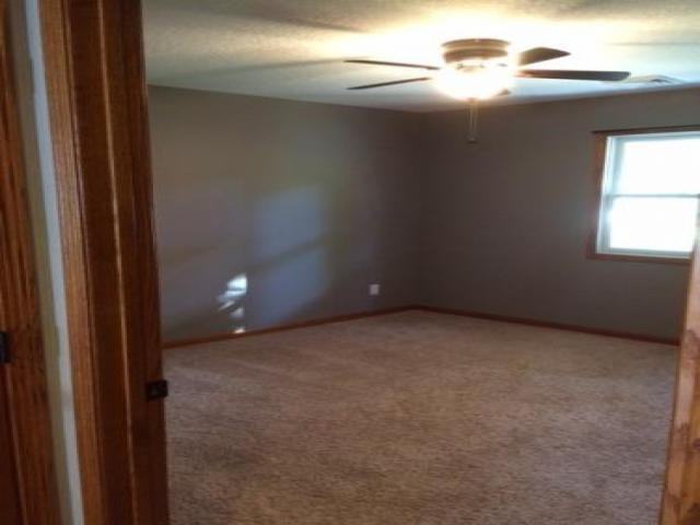 507 E Adams St - Photo 3 of 6