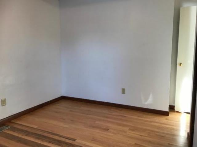 2607 S Madison St - Photo 2 of 6