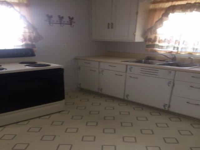 2418 College St - Photo 2 of 5