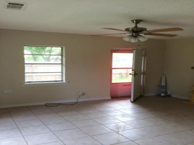 5013 Meridian St - Photo 2 of 6