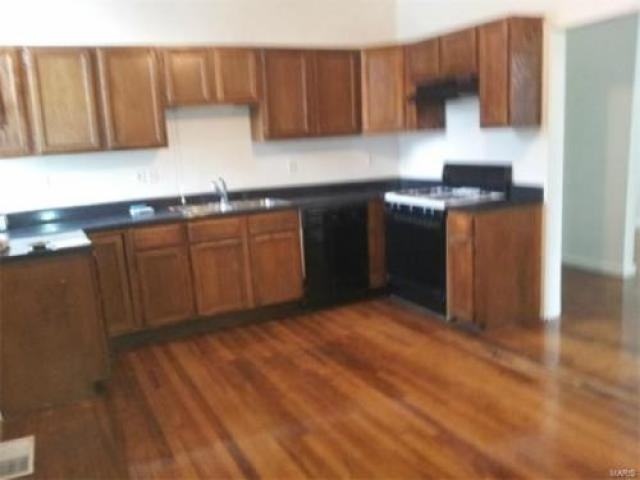 412 Oak Tree Dr - Photo 2 of 6