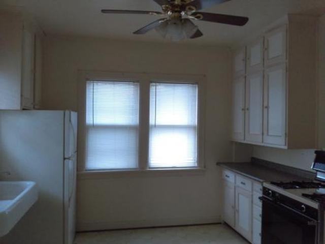 416 W 13th St - Photo 3 of 6