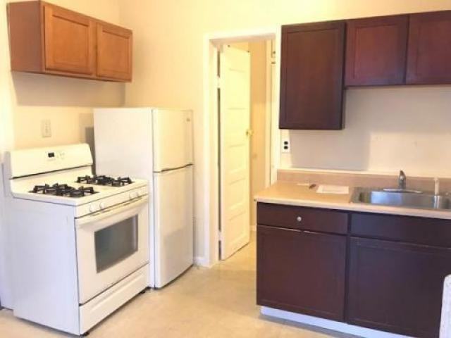 370 Center St - Photo 2 of 6