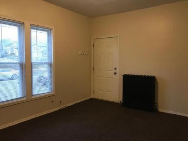 370 Center St - Photo 3 of 6