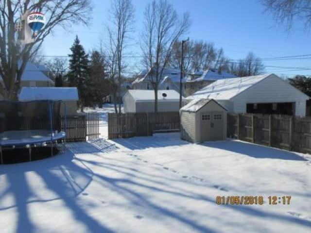 407 W 11th St - Photo 2 of 6