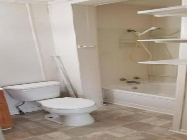 414 E Walnut St - Photo 2 of 4