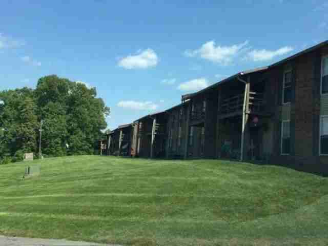 112 Robinwood Dr - Photo 2 of 6