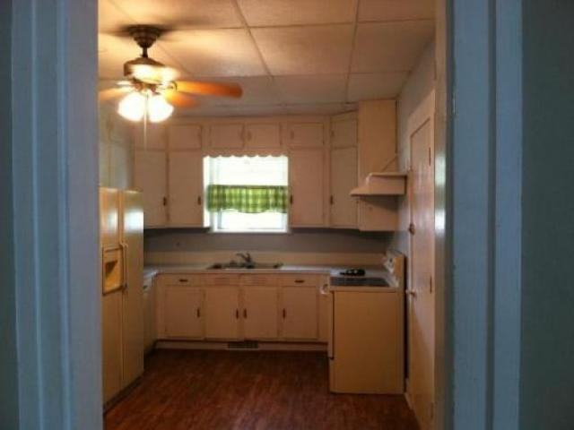 215 W 7th St - Photo 3 of 6