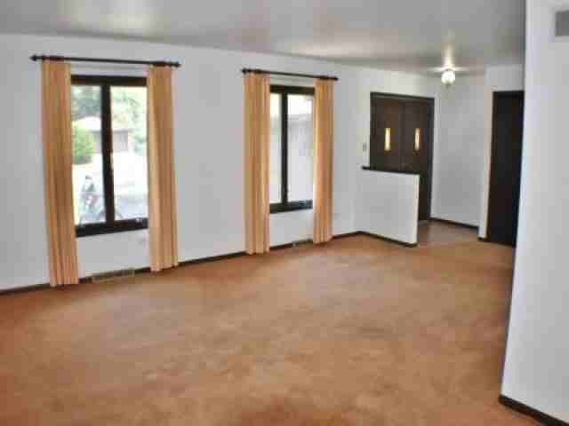 2512 James Dr - Photo 2 of 6