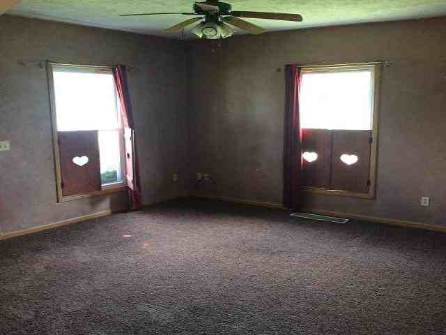 203 W 10th St - Photo 2 of 6